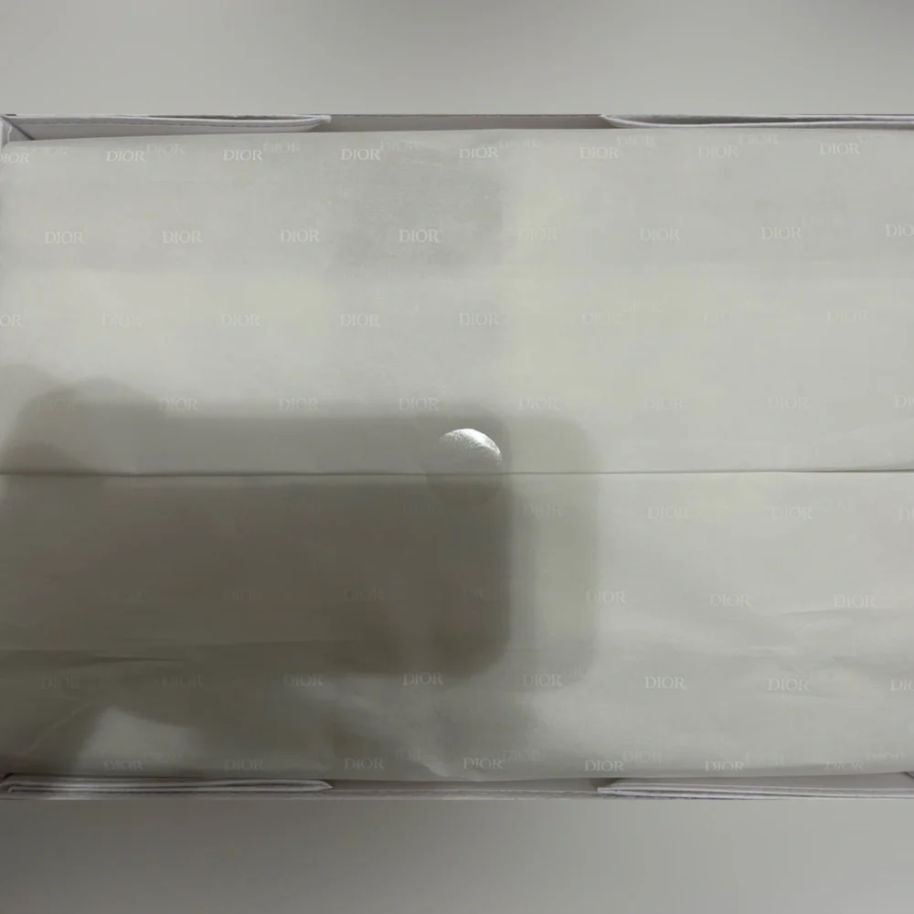 Dior gift box with ribbon and tissue paper - Picture 2 of 2